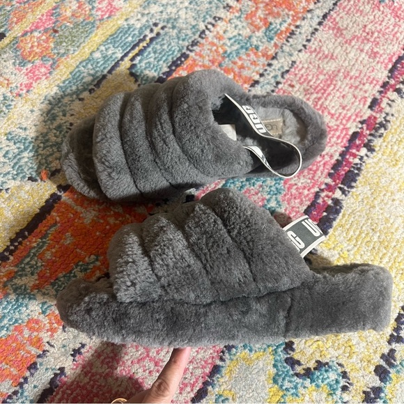 UGG fluff Yeah Charcoal Slides size 9 - Picture 1 of 9